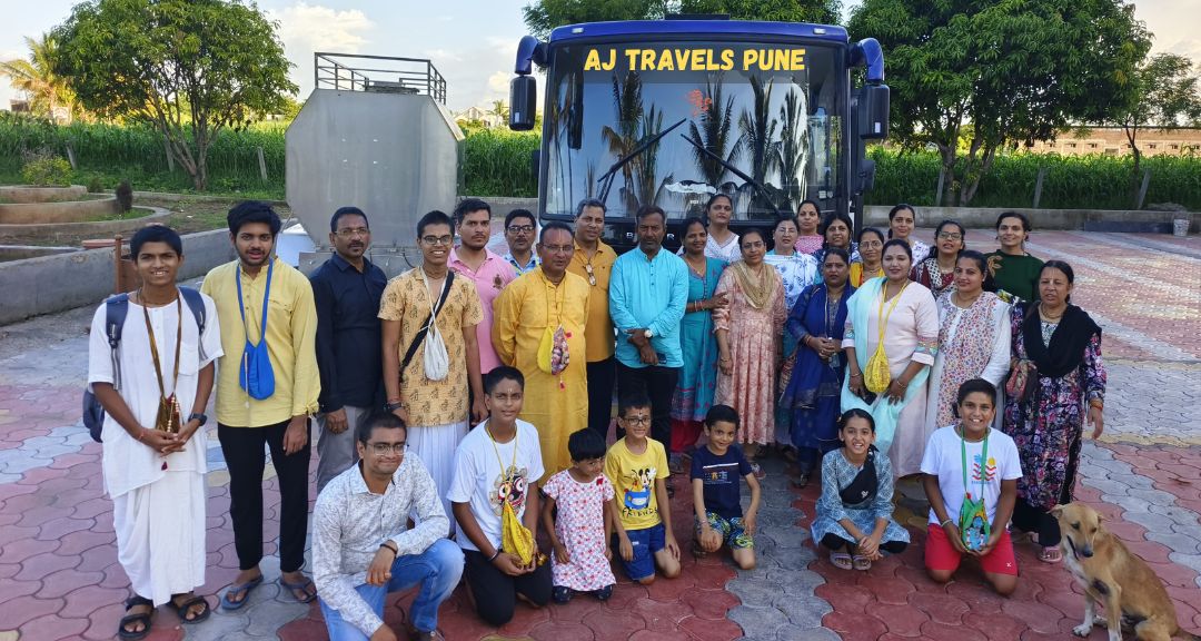 Bus rental service in pune group photo